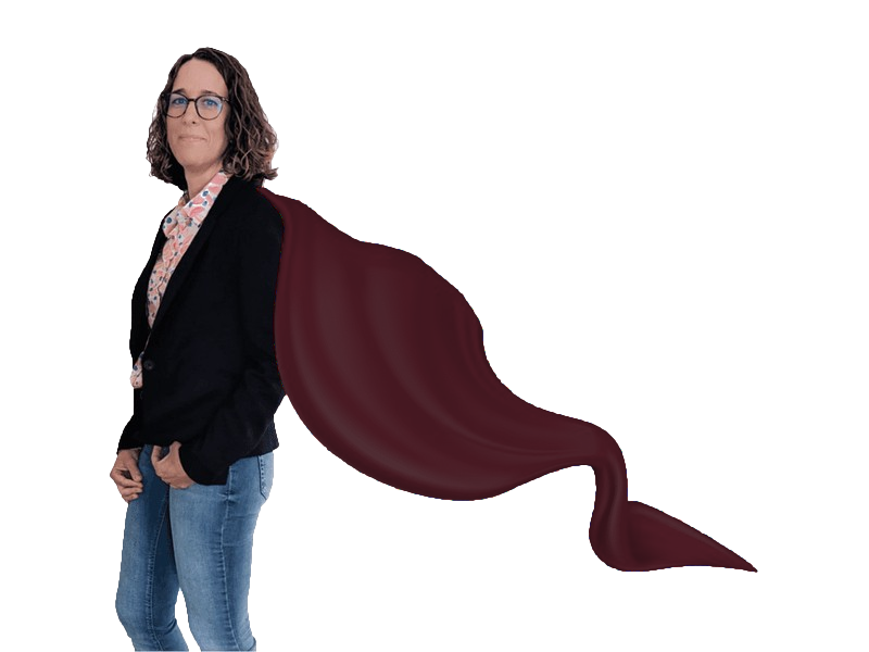 Emilie Saysset portant une cape bordeaux, symbole de performance